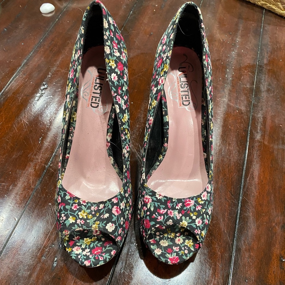 Spring floral wedge heel shoes